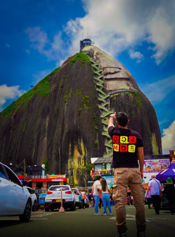 Private Guatape Tour visitors exploring colorful streets, El Peñol Rock, and panoramic views of Guatape Reservoir near Medellin.