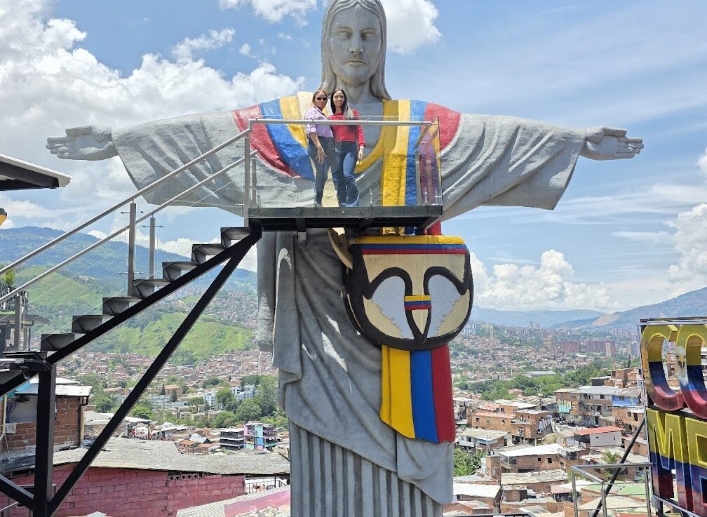 Medellin comuna 13 tour